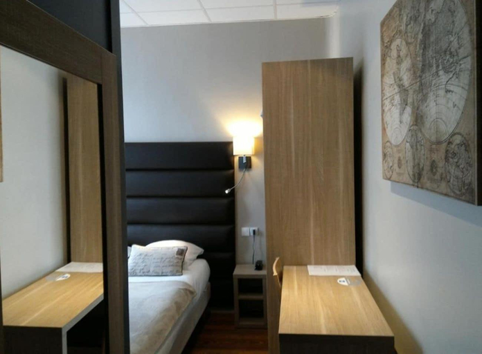 Bedroom 3, Hotel Napoleon, Manche