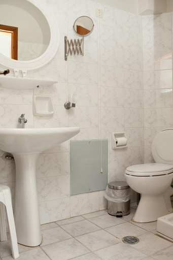 Bathroom 4, Anna Katerina Apartments, Crete