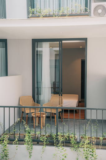 Exterior & Views 14