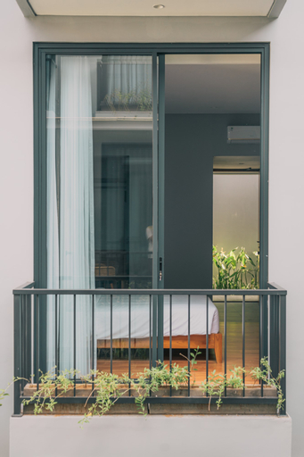 Exterior & Views 22