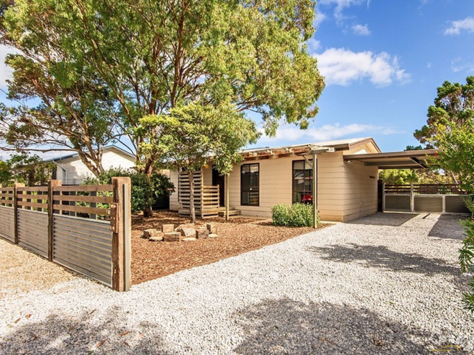3, Sea Devine, Adelaide