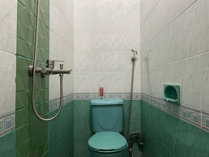 Bathroom 3, RedDoorz Syariah @ Karang Pilang, Surabaya