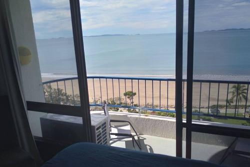 Yeppoon condo on top floor with beach views, Livingstone - Pt B