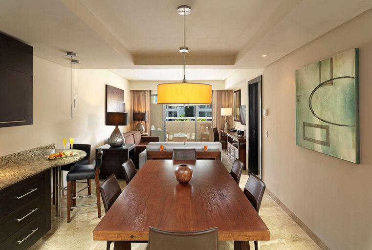Dining Room 9