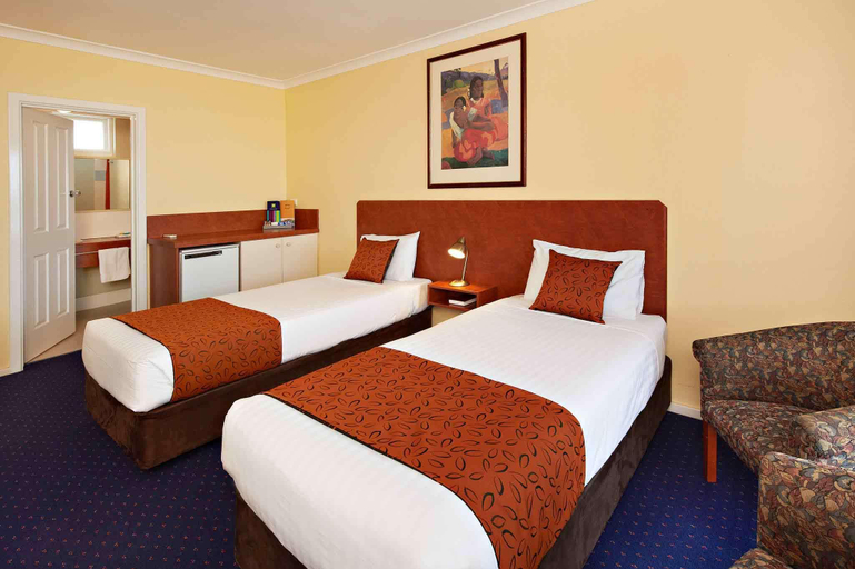 Bedroom 4, ibis Styles Albany, Albany