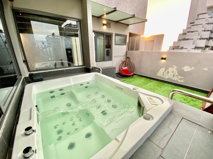 B2102 {Cozy}PrivateDipPool Sky Villa@Family Suites, Malacca City