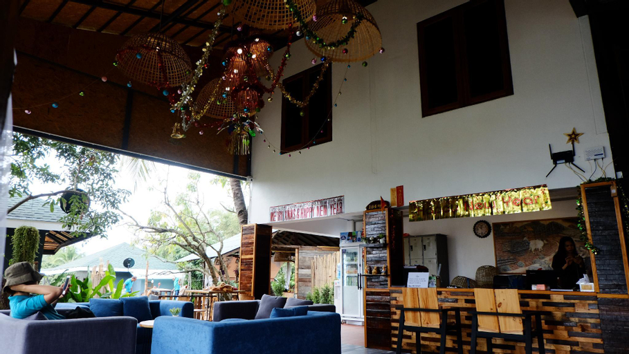 Public Area 2, Nok Chan Mee Na, Chom Thong