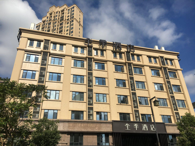 Exterior & Views 9