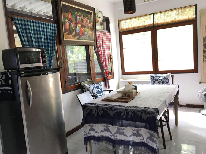 Bedroom 2, Many Trees, Sathorn
