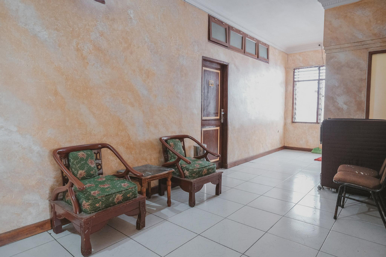 Public Area 3, RedDoorz Plus near Istana Maimun Medan, Medan