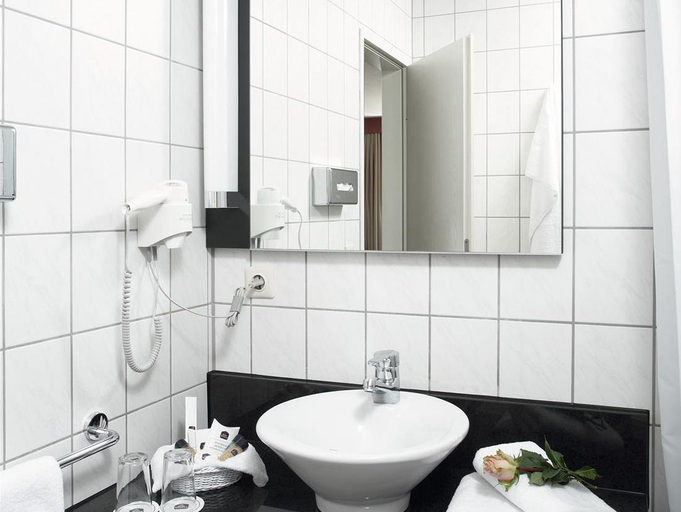 Bathroom 3, Best Western Hotel Nurnberg City West, Nürnberg