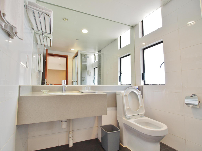 Bathroom 5, Caritas Bianchi Lodge, Kowloon