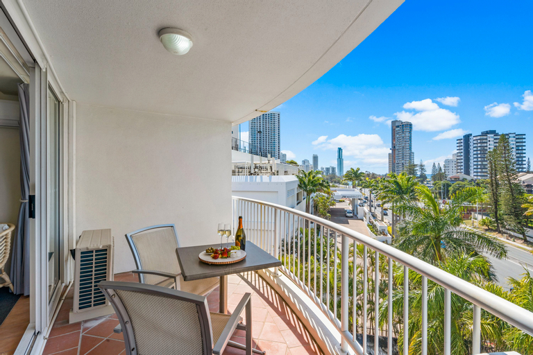 Exterior & Views 29