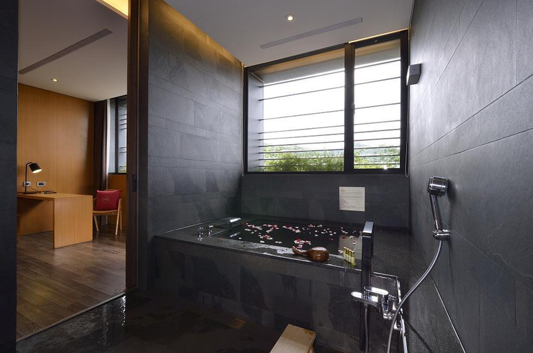 Bathroom 5, The Sun Hot Spring Resort, Taichung