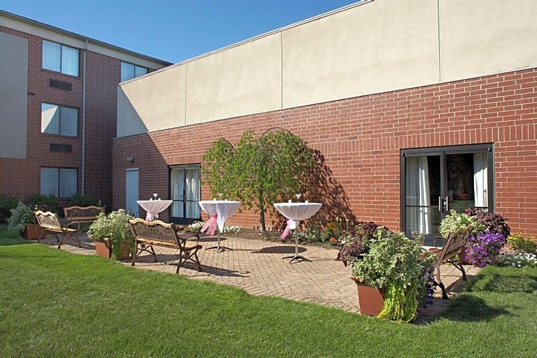 DoubleTree by Hilton Akron - Fairlawn, Summit