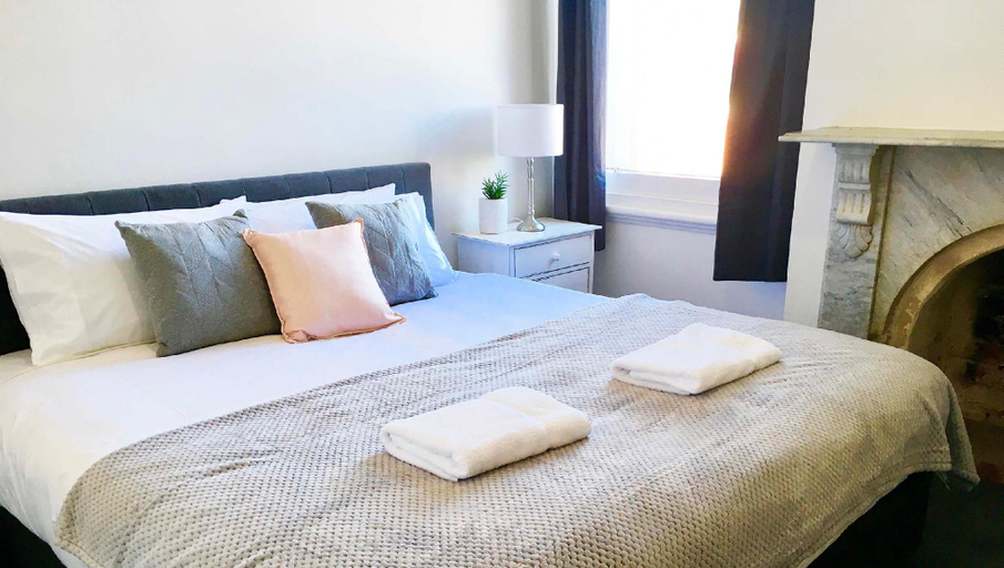 Bedroom, The Grand Hotel Healesville, Yarra Ranges - North