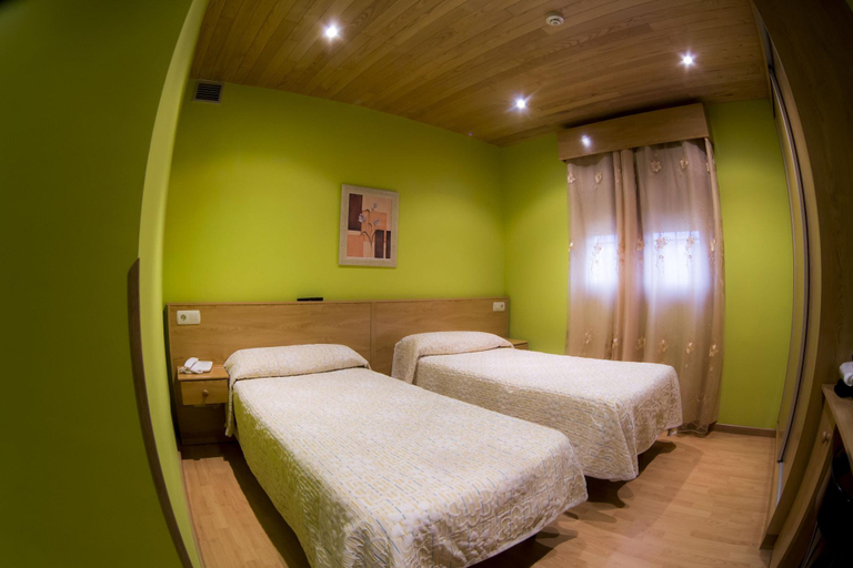 Bedroom 2, Hotel El Horreo De Aviles, Asturias
