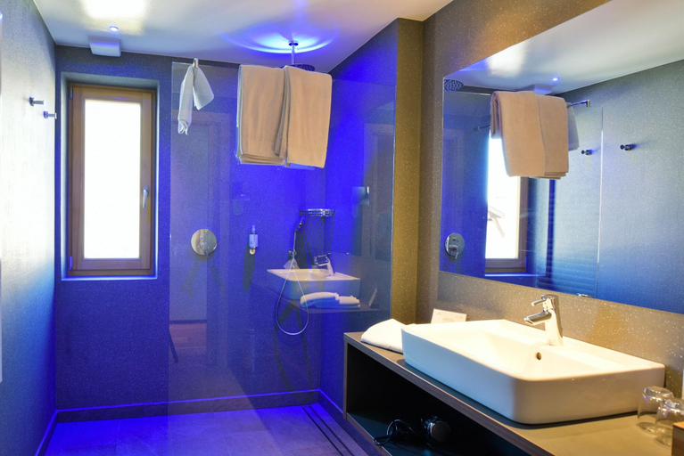 Bathroom 5, Artnatur Dolomites Hotel & Spa, Bolzano