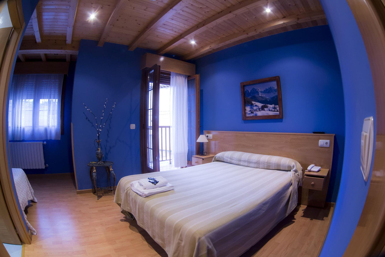 Bedroom 5, Hotel El Horreo De Aviles, Asturias