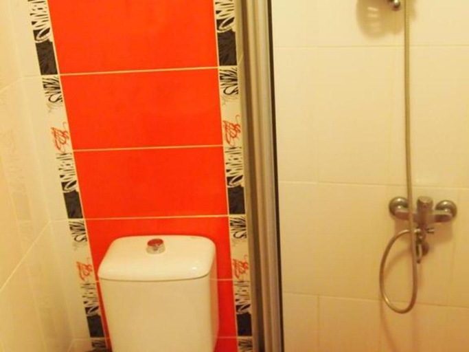 Bathroom 4, Melita, Fatih