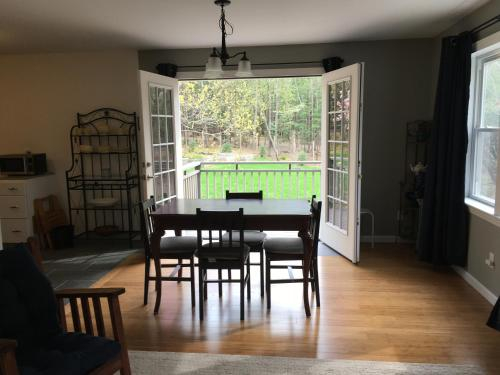 Private countryside apartment suite 1.5 miles to Woodstock, Ulster
