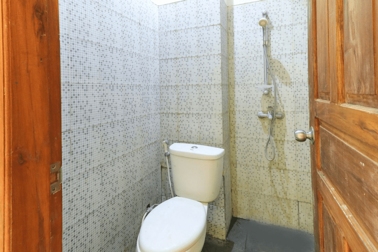 Bathroom 5, Bantan Guest House, Badung