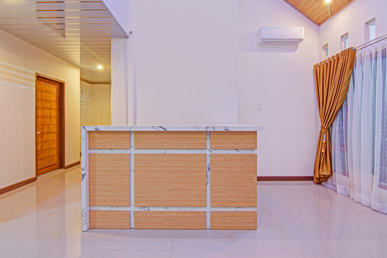 OYO 90643 Suri Guest House Syariah, Padang