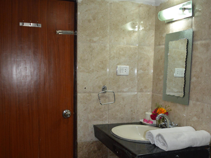 Bathroom, Hotel Surya Khajuraho, Chhatarpur