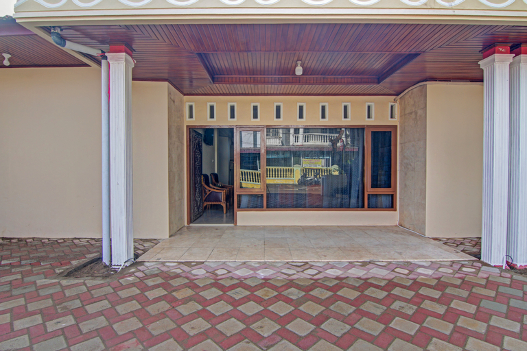 OYO 90643 Suri Guest House Syariah, Padang