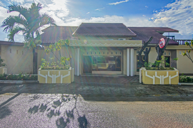 Exterior & Views 1, OYO 90643 Suri Guest House Syariah, Padang
