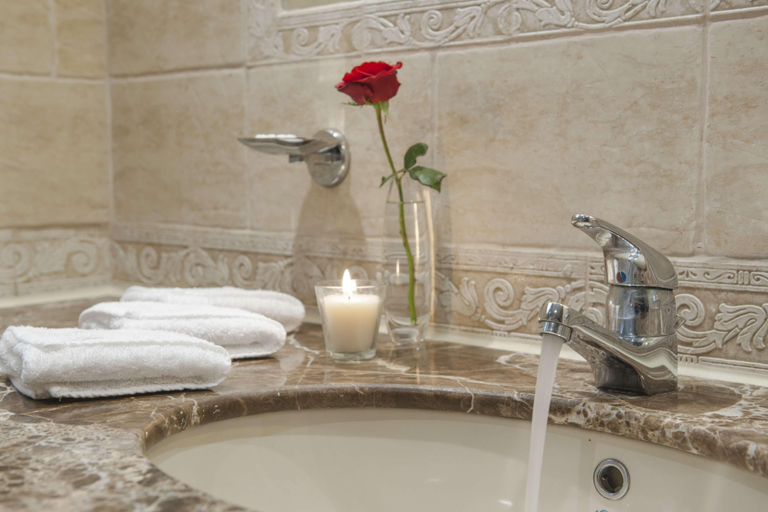 Bathroom 5, Hilton Cairo Zamalek Residences, Zamalik