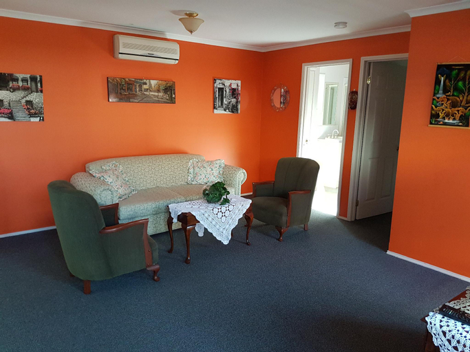 Cosy Vintage Unit, Casey - Cranbourne