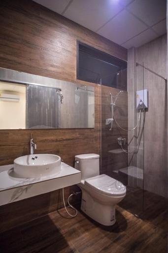 Bathroom 4, Thaitara Chiangkhan, Chiang Khan