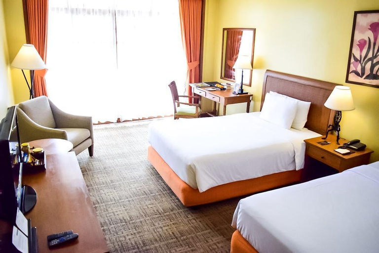 CHEAP  DELUXE ROOM WITH BALCONY at THE MANOR HOTEL, Baguio City