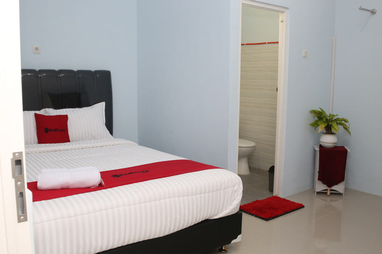 Bedroom 3, RedDoorz Syariah near Suncity Mall Madiun, Madiun
