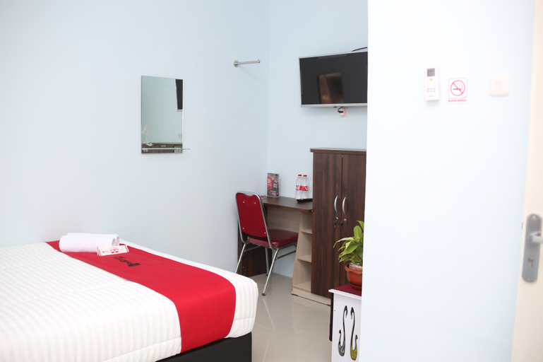 Bedroom 4, RedDoorz Syariah near Suncity Mall Madiun, Madiun
