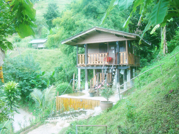 Monmek Homestay - Wooden House, Mae Rim