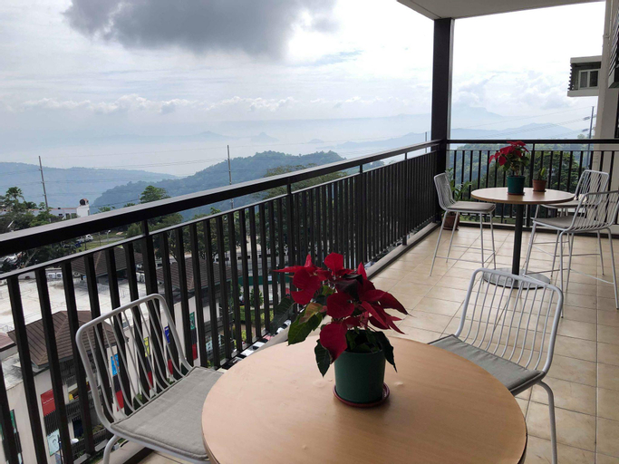 Chill @ 10F - 2BR + Balcony w/ Panoramic Taal view, Tagaytay City