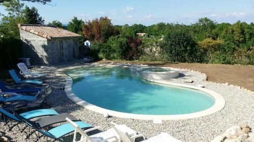 Studio a Grospierres avec magnifique vue sur la montagne piscine partagee jardin clos, Ardèche