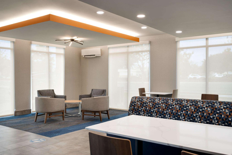 Public Area 2, La Quinta Inn & Suites by Wyndham Springfield, Lane