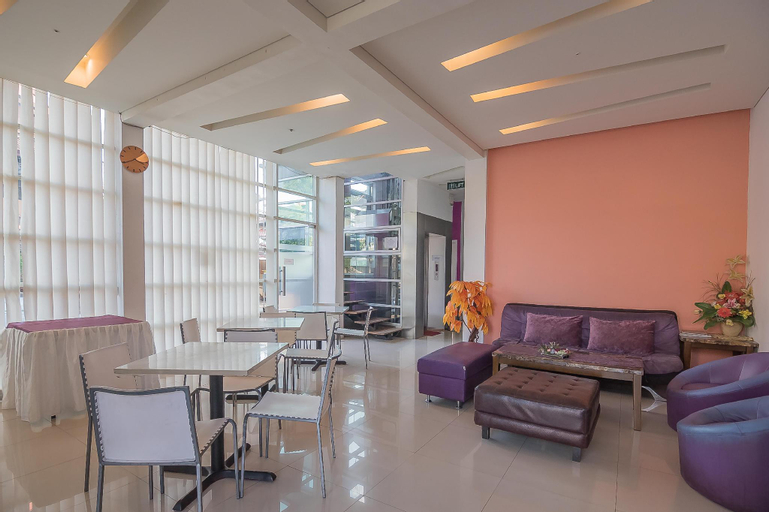 Public Area 4, RedDoorz Plus near Undip Pleburan, Semarang