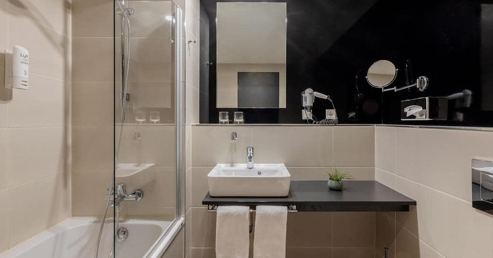 Bedroom 2, INNSiDE by Melia Berlin Mitte, Berlin