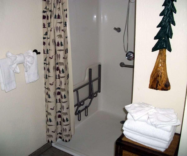 Bathroom 4, Pepper Tree Inn, Placer