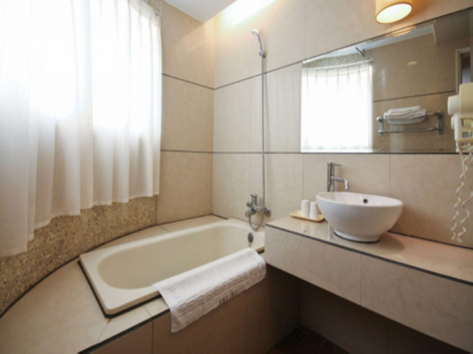 Bathroom 4, Chengpao Hotel, Nantou