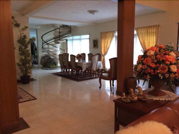 Public Area 5, The Garden Family Guest House, Bogor