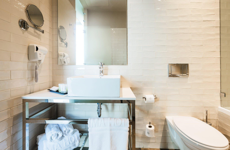 Bathroom, Prima Link