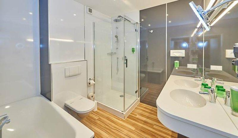Bathroom 4, Hotel Zipser, Wien