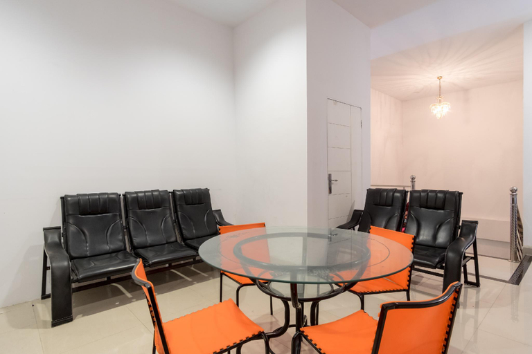 Public Area 4, OYO 397 Daily Guest House, Deli Serdang