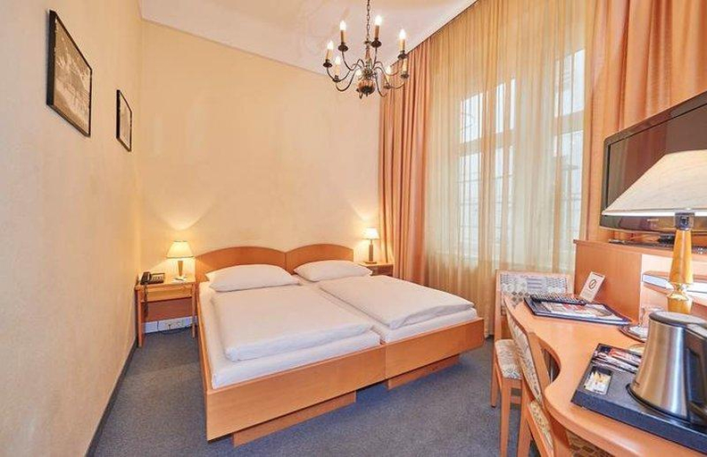 Bedroom 3, Hotel Zipser, Wien