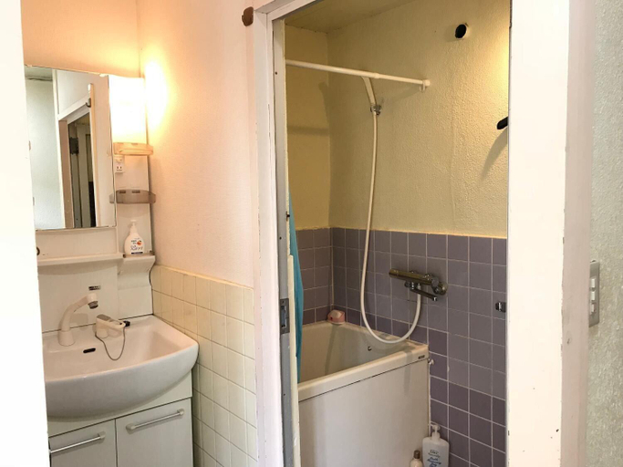 Bathroom 5, IM Guesthouse, Osaka